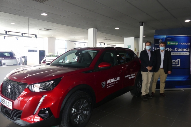 AURACAR AUTOMÓVILES ENTREGA LAS LLAVES DEL PEUGEOT 2008 PARA SU UTILIZACIÓN POR INVIERTE EN CUENCA